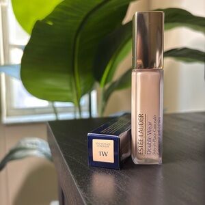Estee Lauder Double Wear Concealer - 1W Light